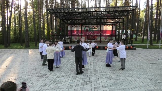Майский вальс - лагере Добрый