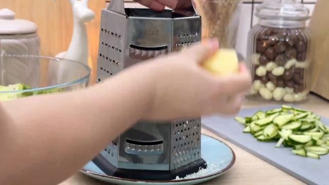 Свежий  салат с редькой, огурцом и сыром