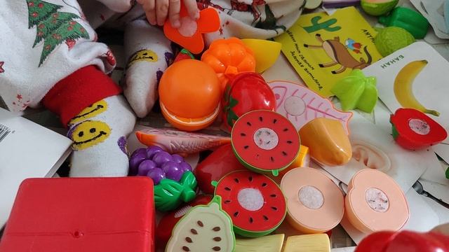 играем в продукты на липучках для малышей