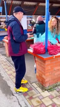 Надергали редиску и едем продавать #урожай #огород #д