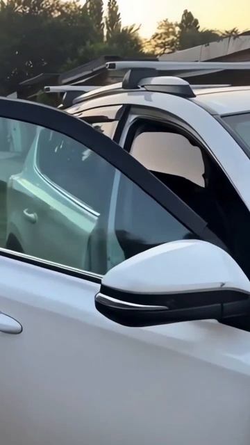Плоские тюнинг дефлекторы для Toyota RAV 4 CA50 5 поколение / 2Д ветровики на Тойота Рав4 СА50