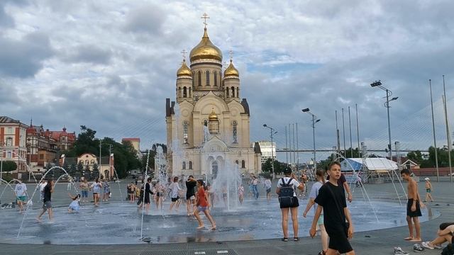 Спасо-Преображенский кафедральный собор и фонтан на центральной площади, 24.08.2023 г._1