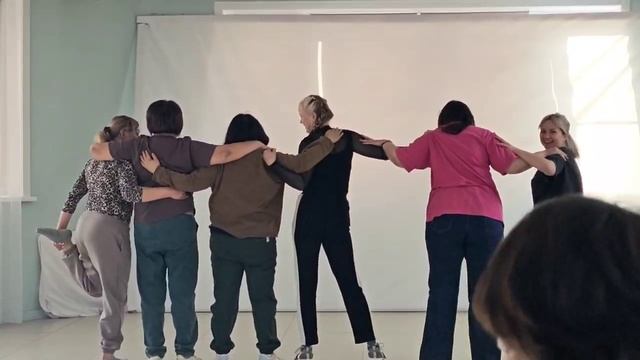 Конкурс нарисовать букву телом