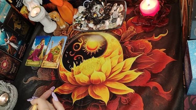 расклад на королеву 👑 пентаклей✡️🔮