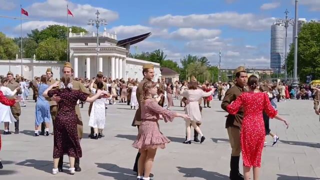 "Майский Вальс" акция на ВДНХ к Дню Победы.
