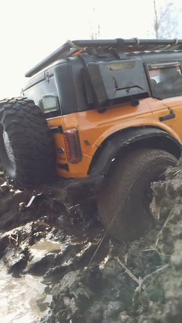 HB Toys R1001 Ford Bronco VI Wildtrack 1/10