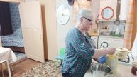 "Жизнь на пенсии".. Коротенькое видео : испекла батоны и напекла блинов.