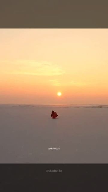 Красивое видео с Капчагая. Фигуристка Ксения Панкратова прокатилась на замёрзшем водохранилище