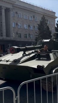 В Оренбурге на площади Ленина активно готовятся к параду Победы.