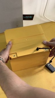 Литий железофосфатный аккумулятор 12В 110Ач в простом корпусе с удобной ручкой