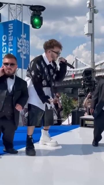 Самое эффектное появление на VK FEST