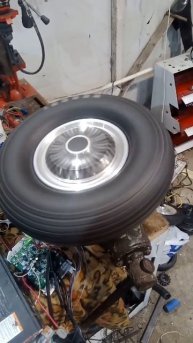 колесо для тачки,а можно сделать вертолёт