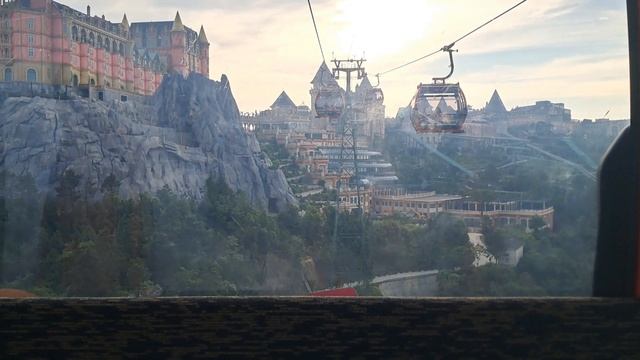 Парк "Ba Na Hills", самая длинная канатка, Золотой Мост, французкая деревня, сады, пагода, Будда.