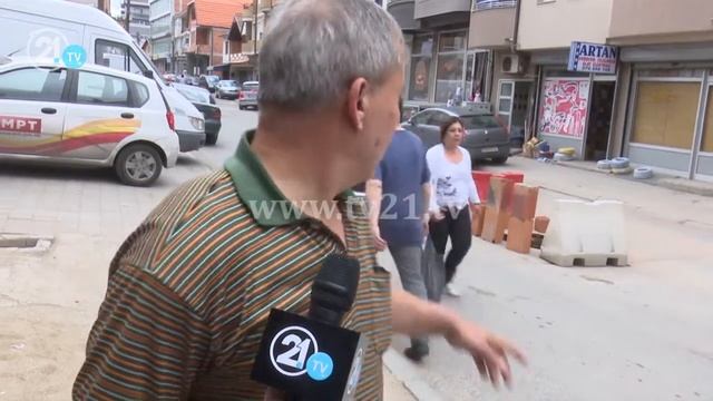 Дупка на сред пат во Чаир, жителите бараат да се санира што поскоро