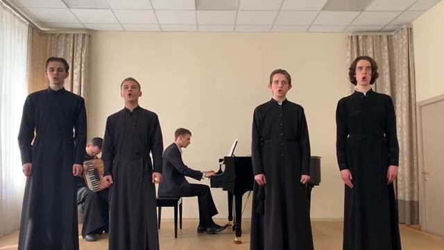 Выступление квартета семинаристов из смешанного хора памяти Победы в Великой Отечественной войне