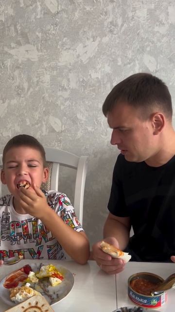 С0ВРЕМЕННЫЕ ДЕТИ НЕ ЕДЯТ Т0Г0, ЧТ0 МЫ ЕЛИ В НАШЕМ ДЕТСТВЕ С УД0В0ЛЬСТВИЕМ!