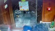 В Москве вооруженный ножом и дубинкой гость с юга нападал на людей !!!