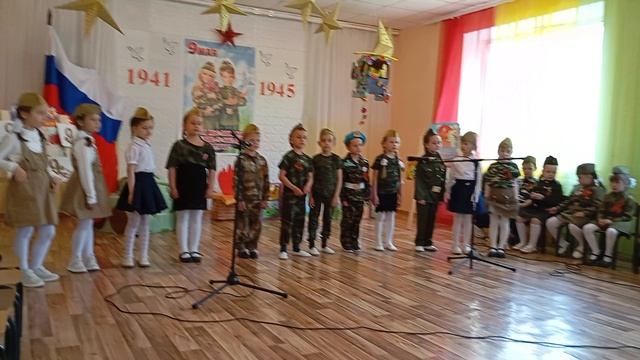 Песня "Чтить века Победу будем"