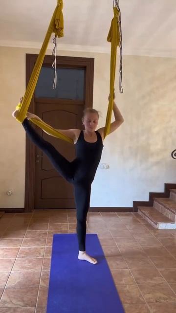 И регистрируйся на online курс “Aeroyoga PRO”. Эпичные связки