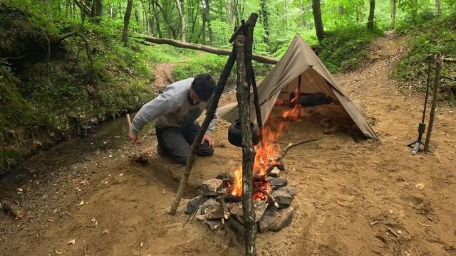 XAKAH  Примитивная рыбалка, ловля рыбы и приготовление пищи. Брезентовое укрытие из кустарника