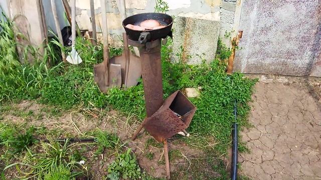 Ракетная печь в работе.