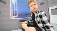 Диана и Рома - Диана играет с плюшевыми медведями