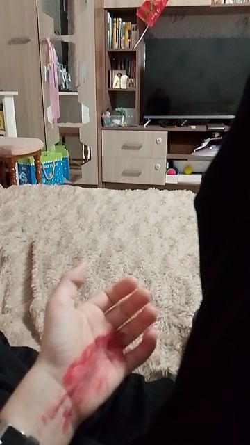 порезался об гвоздь