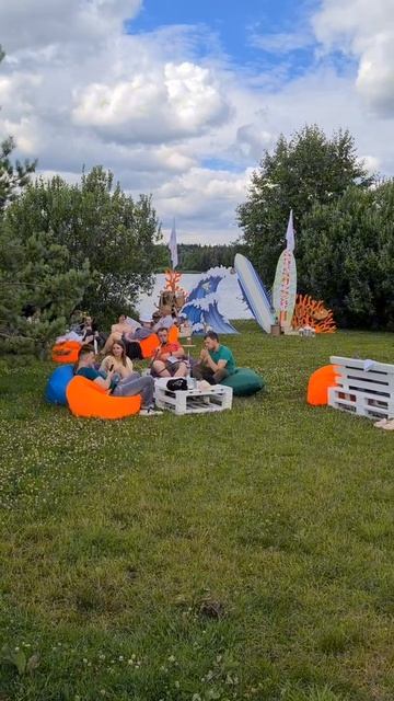 Лето — это про солнце, тепло и людей рядом.