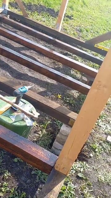 Строим по бюджету. Балки на пол для беседки под доски 15