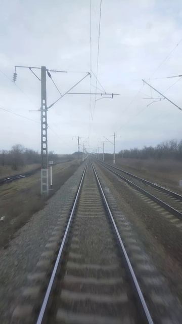 Дорога убегает лентой вдаль