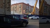 🚦Курьер регулирует поток машин у метро «Академическая»🚦