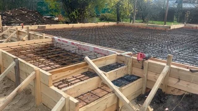 Фундамент ж/б плита 300 мм под прстройку из клеённого бр