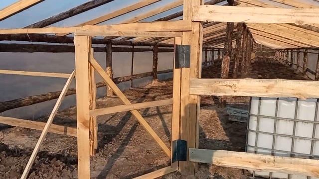 строительство теплицы часть 3