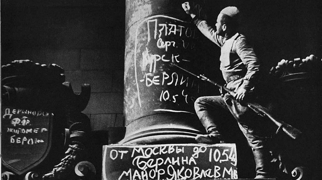 Девять песен к Дню Победы! Песня 7: "Советский Солдат на рейхстаге расписался!"
