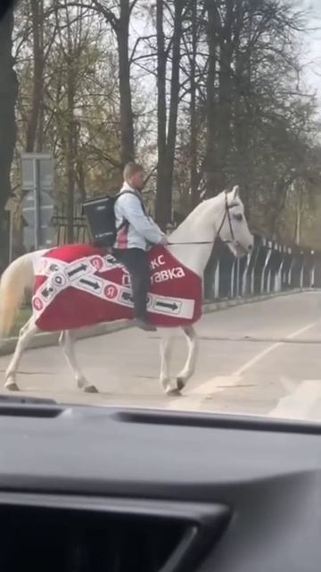 Яндекс Доставка на коне 😂