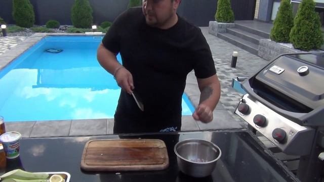 Шашлык из говядины, кабачки жареные на гриле.