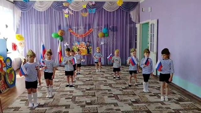 Воспитанники МБДОУ №13 от всей души поздравляют наших ветеранов ВОВ с Праздником Великой Победы!