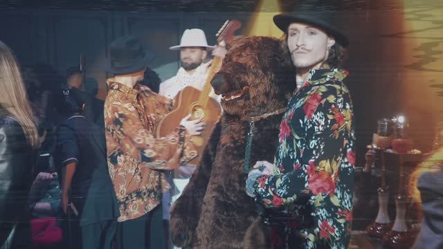 "Мохнатый шмель" (Никита Михалков) из фильма Эльдара Рязанова