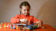 Открываем сумочки Disney с сюрпризами Принцессы Disney и Корпорация Монстров
