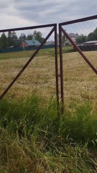 На территорию. Продается деревянный двухэтажный дом. h