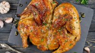 Самая вкусная маринованная курица в духовке. Рецепт сочной курицы в духовке.