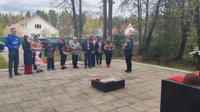 Поклонимся великим тем годам