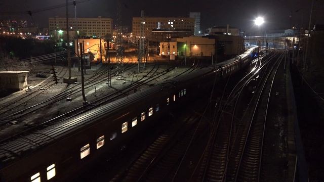 Электровоз ЭП20-050 с поездом №11 Анапа — Москва