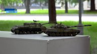 В витрине Музея ИЗО в Нальчике накануне монтировали выставку стендовых моделей военной техники