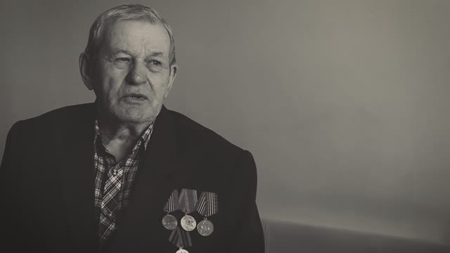 ветеран ВОВ читает отрывок  