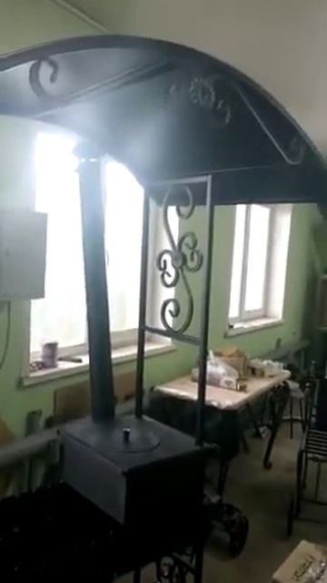 Мангал с коваными элементами большой.