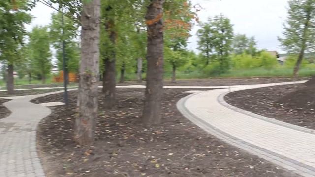 В Центральном парке Ужура создается прогулочная зона.