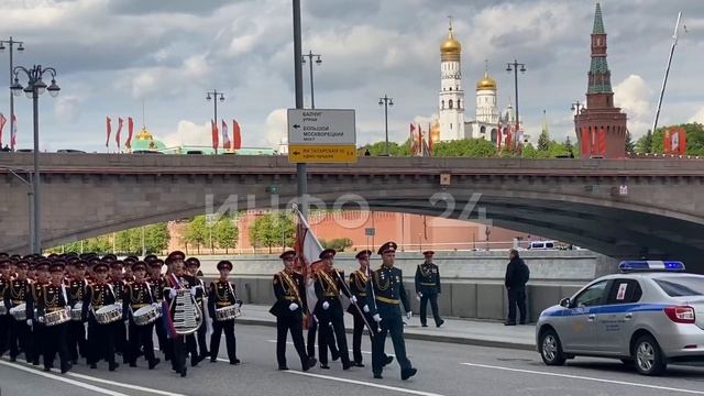 Ррепетиция Парада Победы в преддверии 9 мая – над городом кружат самолеты