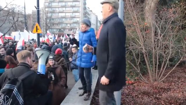 Евросчастье. Ну, вот и в Польше начали скакать. Варшавский Майдан близок?