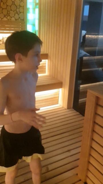 я в бане🧖♂️🧖 каааак мой телефон ещё не згорел😄😘